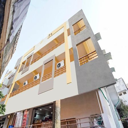 Oyo 84039 Tirumala Grand Rajahmundry Exterior photo