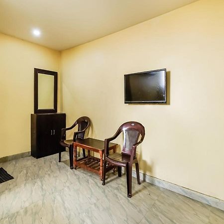 Oyo 84039 Tirumala Grand Rajahmundry Exterior photo