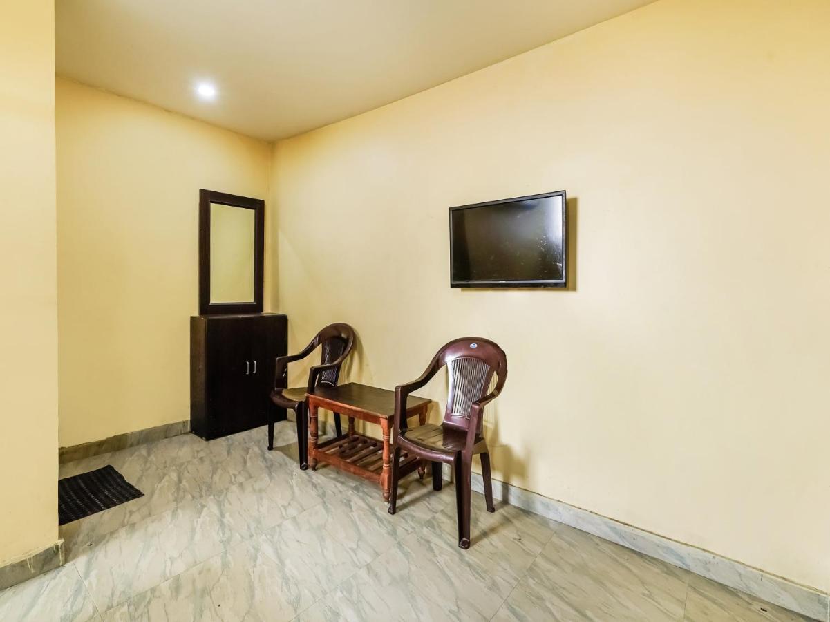 Oyo 84039 Tirumala Grand Rajahmundry Exterior photo