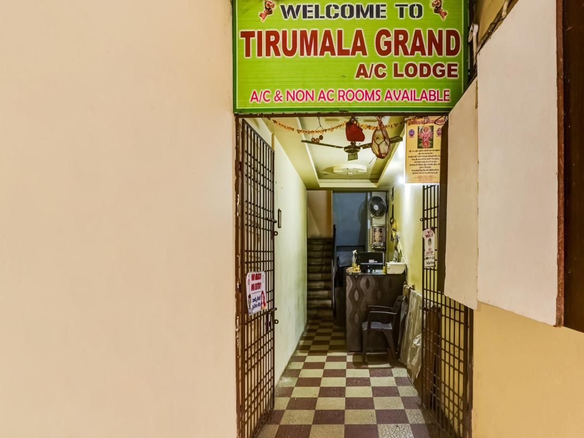 Oyo 84039 Tirumala Grand Rajahmundry Exterior photo