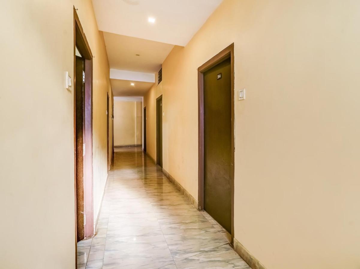 Oyo 84039 Tirumala Grand Rajahmundry Exterior photo